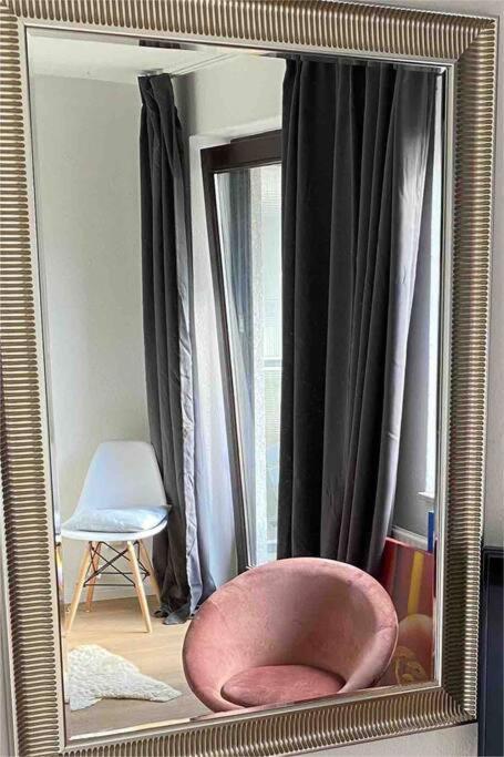 Schickes Mit Balkon In * Düsseldorf