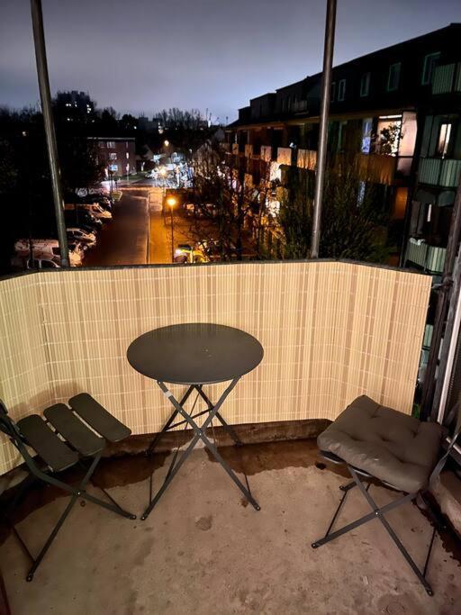 Schickes Mit Balkon In *